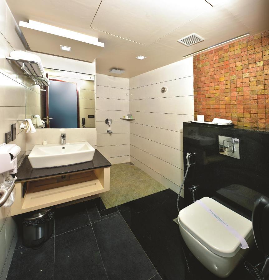 Dimora Hotels And Resorts Thiruvananthapuram Bagian luar foto
